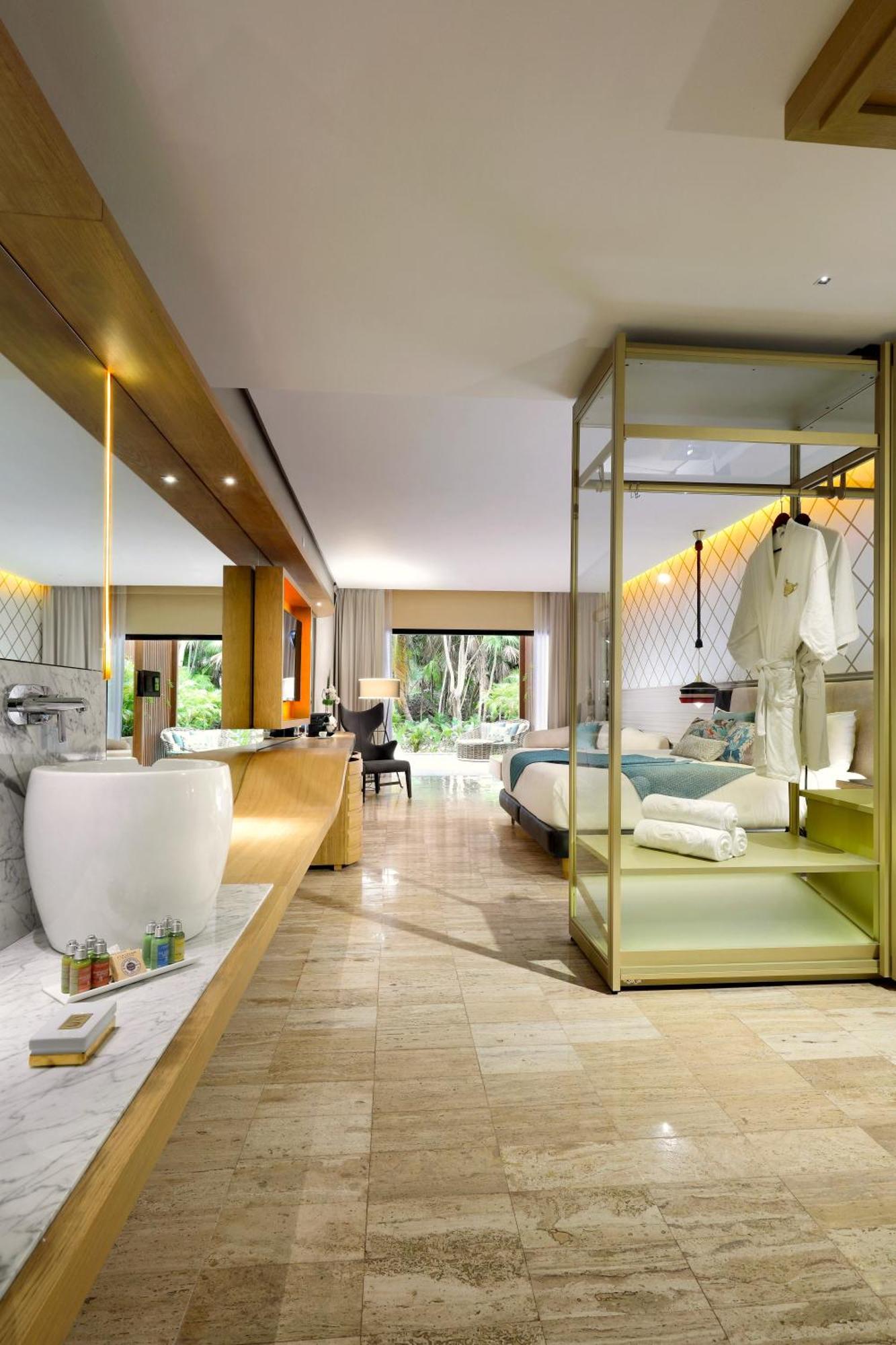 Junior Suite mit eigenem Pool und Gartenblick